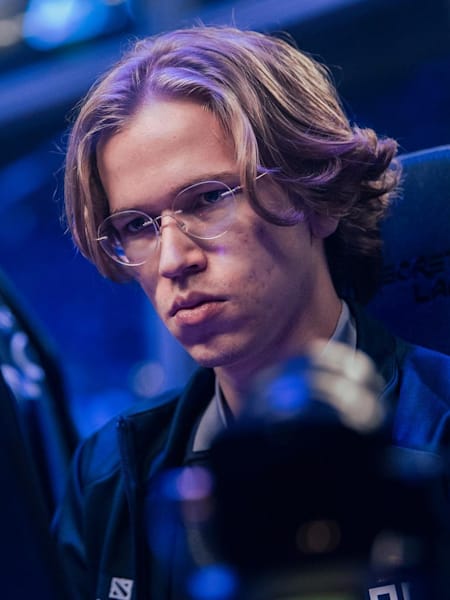 Le joueur Topson sur scène au TI9.