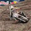 Marvin Musquin dragging a peg