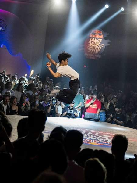 Sean Lew participe à la finale nationale de Red Bull Dance Your Style USA à San Francisco, en Californie, aux États-Unis, le 23 août 2025.  