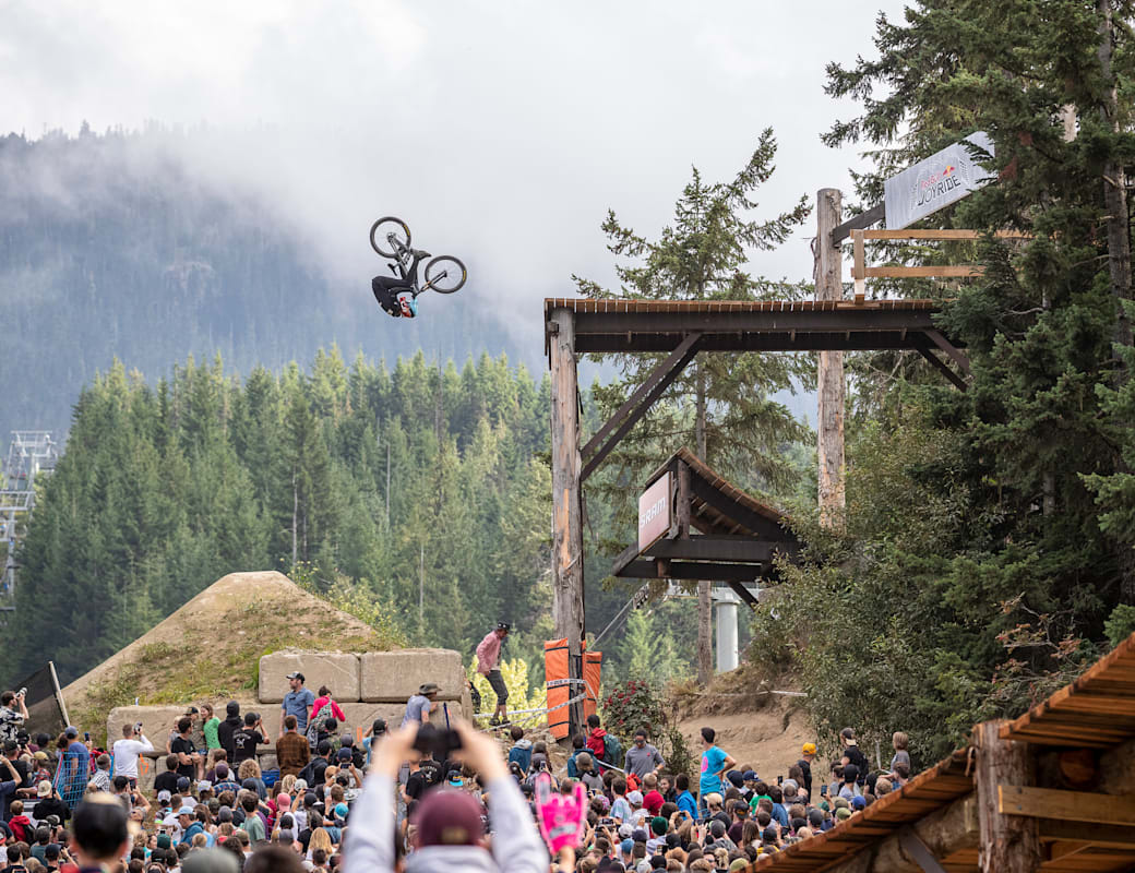 downhill city bike race