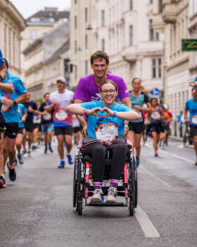 Participantes durante la Carrera Mundial Wings for Life en Viena, Austria, el 4 de mayo de 2025.   