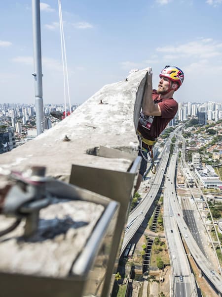 Felipe Camargo performs at X Bridge in Sao Paulo, Brazil on September 23, 2017