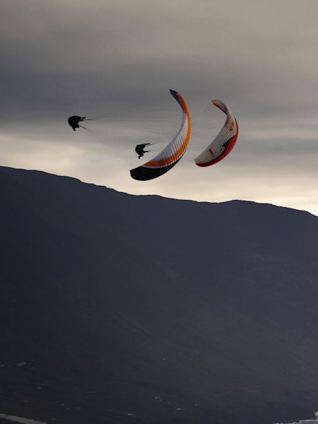 Paragliding is best with friends