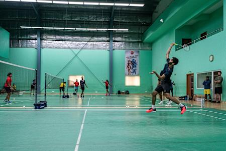 L’entraînement est la clé du succès en badminton.