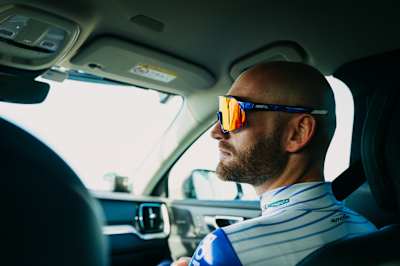 Jordi Meeus keeps an eye out for the yellow flags with the Flemish lion.