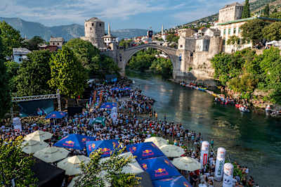 Atmosfera u Mostaru uvijek je fenomenalna kada stigne Red Bull Cliff Diving