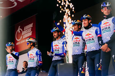 Red Bull - BORA - hansgrohe Fahrer stehen mit elektrisierender Energie im Mittelpunkt des 78. Kuurne - Brussel - Kuurne in Belgien, März 2026, und verkörpern die Leidenschaft und Kraft des Radsports