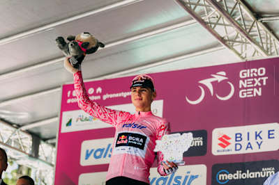 Il capitano del team Red Bull Bora Hansgrohe Rookies Lorenzo Finn ha vinto il Giro d'Italia riservato ai giovani Under 23 edizione 2026.