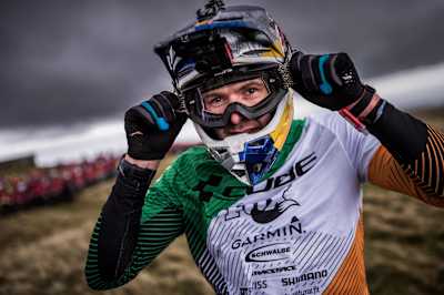 El irlandés Greg Callaghan durante el Red Bull Foxhunt en Rostrevor, Irlanda del Norte, el 7 de octubre de 2018.