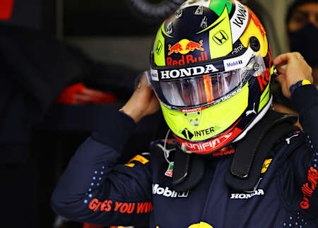 Kaskı takarken yapılan son ayarlamalar