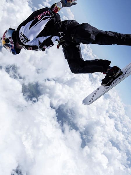 MacCormac dives into the clouds