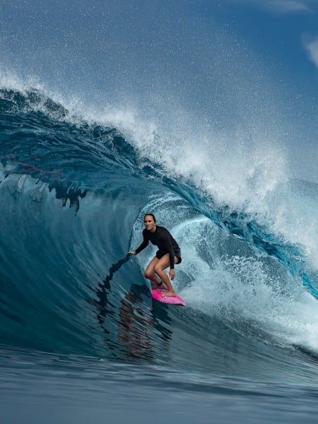Vierfach-Weltmeisterin Carissa Moore aus Hawaii surft in Tahiti.