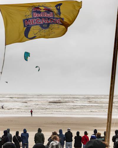 Teilnehmer:innen bei Red Bull Megaloop in Zandvoort, Niederlande, am 19. September 2023