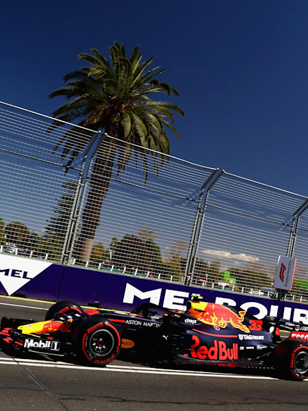 Le champion du monde de F1 Max Verstappen roule sur le circuit de l'Albert Park pendant le Grand Prix d'Australie 2018.