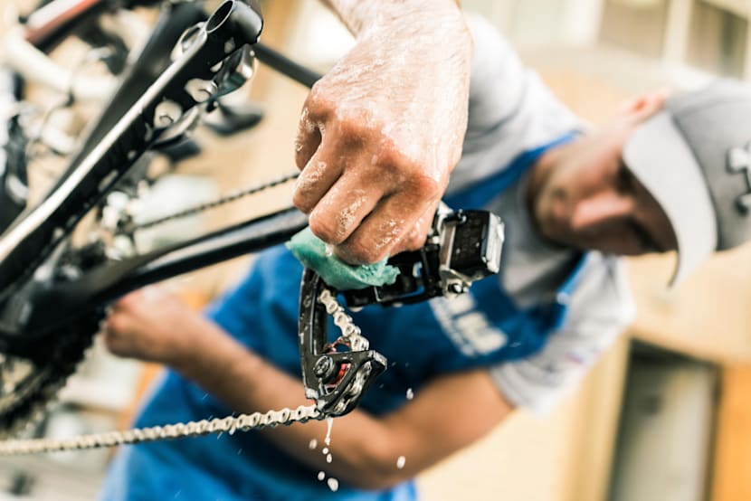 cleaning derailleur