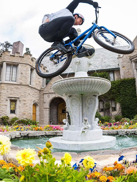 Danny foran Playboy Mansion Danny foran Playboy Mansion