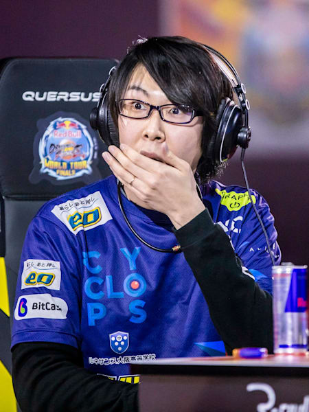 A picture of a shocked GO1