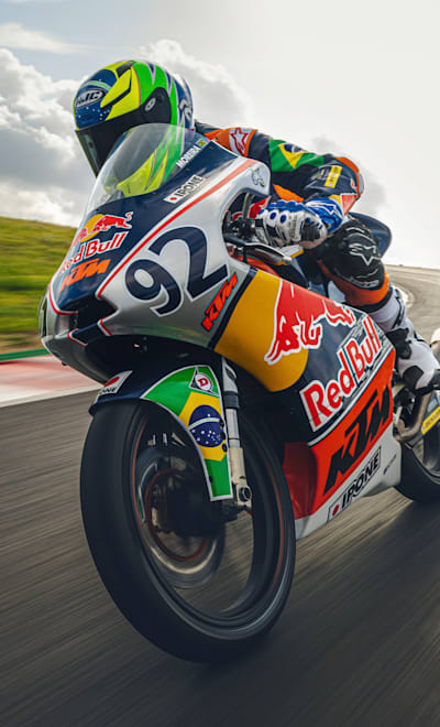 Diogo Moreira em ação na Red Bull Rookies Cup 2021, em Portimão, Portugal