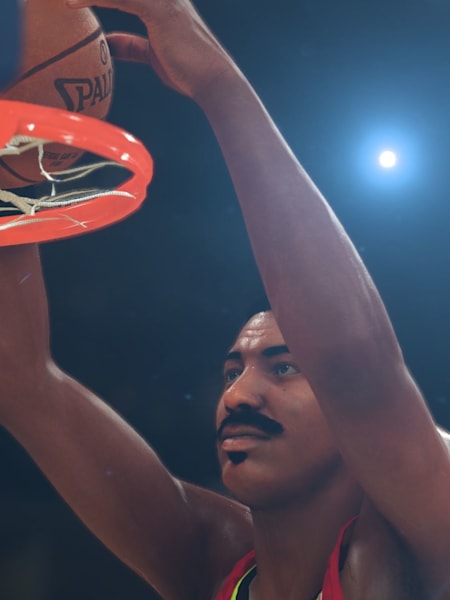 Wilt Chamberlain marque un panier dans NBA 2K20 MyTeam. Il a longtemps considéré comme le meilleur joueur de l’histoire de la NBA.