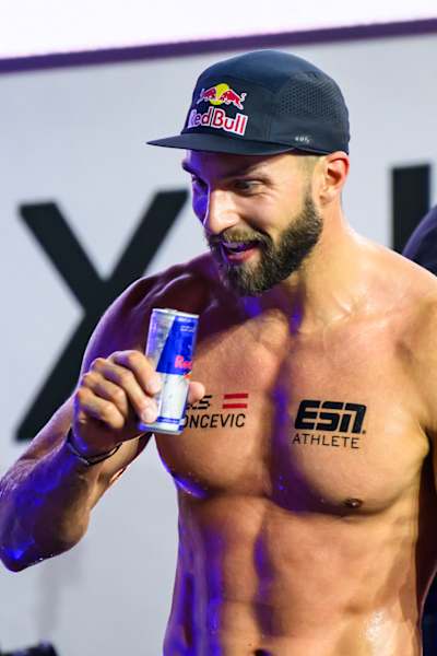 Alexander Rončević proslavlja HYROX titulu uz Red Bull