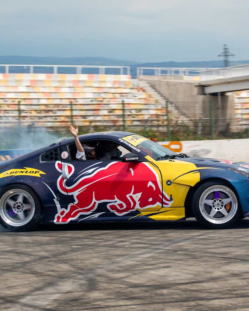 asfalti aglatmak icin geliyorlar red bull car park drift turkiye