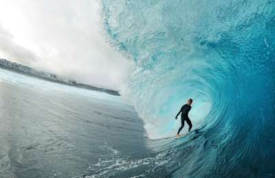 Surf-Profi Natxo González surft El Quemao auf Lanzarote.