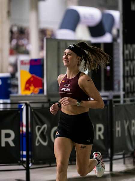 HYROX athlete Linda Meier races with determination in the Women’s Elite 15 at HYROX Chicago 2025.