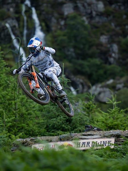 Gee Atherton bei Red Bull Hardline im Juli 2023 in Dinas Mawddwy, Wales.