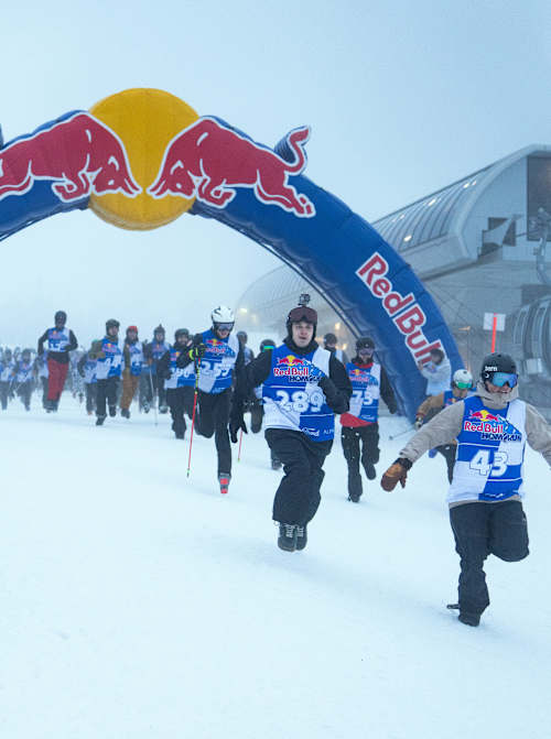 Tidenes største felt i et Red Bull Homerun i Norge stormer ut i den trolske tåka på jakt etter heder og ære i Hafjell 7. mars, 2026