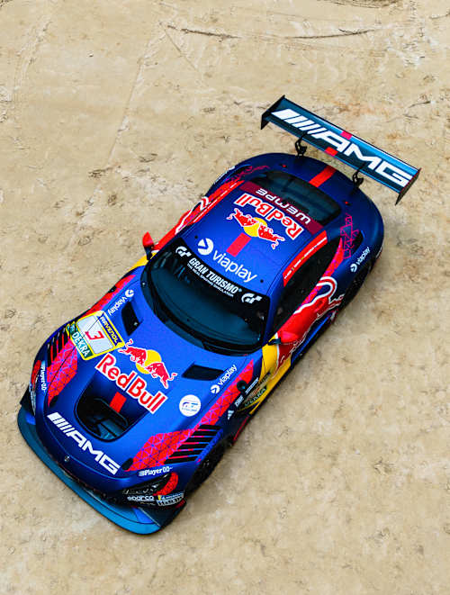 Max Verstappen ADAC RAVENOL 24h Nürburgring 2026 sezonuna hazırlanırken, çarpıcı Red Bull Team Abt (DTM) yarış otomobili 5 Mart 2026'da Meppen, Almanya'da tanıtıldı.