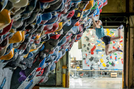Natalia Grossman beim Bouldern.