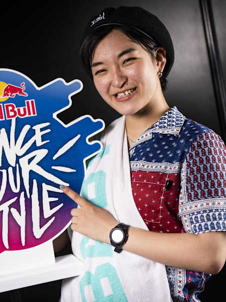 Maika with the winner's trophy at Red Bull Dance Your Style Japan 2018.