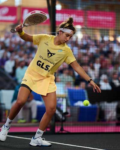 Beatriz González competes fiercely during the Brussels Premier Padel P2 quarter-finals in Brussels, Belgium on April 25, 2025, showcasing Red Bull's dynamic energy on the padel court