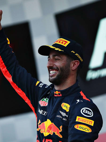 Daniel Ricciardo, del equipo Red Bull Racing, celebra su victoria en el GP de Azerbaiyán 2017 de F1.