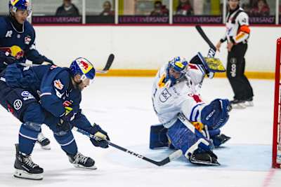 Tobias Rieder trifft für Red Bull München im Duell mit dem Schweizer Club EV Zug.