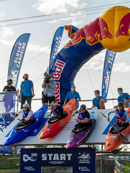 Evy Leibfarth, 26 Eylül 2021 tarihinde Slovakya'nın Cunovo kentinde düzenlenen 2021 ICF Kano Slalom ve Vahşi Su Kano Dünya Şampiyonası'nda Extreme Kano Slalom yarışında start alıyor.