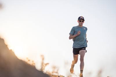 Hayden Wilde s'entraîne lors d'une session de course à pied. 