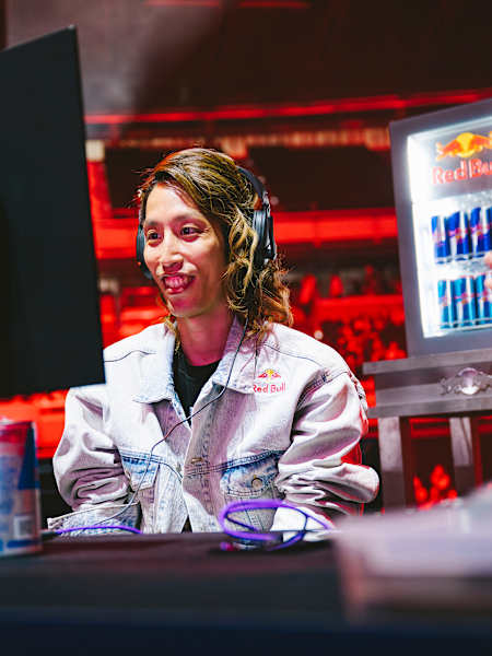 Shaka ve Akutagawa, 29 Haziran 2025'te Japonya'nın Tokyo kentindeki Tokyo Metropolitan Spor Salonu'nda düzenlenen heyecan verici Red Bull LEGENDUS Street Fighter 6 Itadaki'de karşı karşıya.