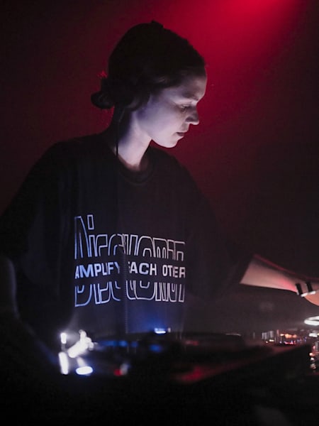 Emma Olson, aka Umfang, playing live in her home town of Montreal, Canada.