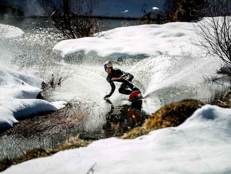 ヘリコプター x ベアフット水上スキー