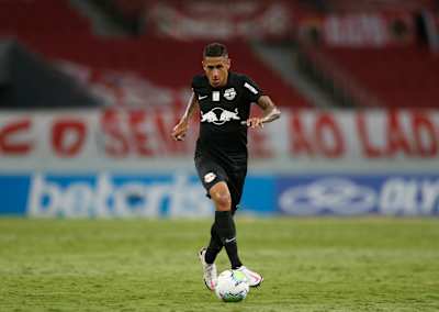 Bruno Tubarão in the black away kit of Red Bull Bragantino.