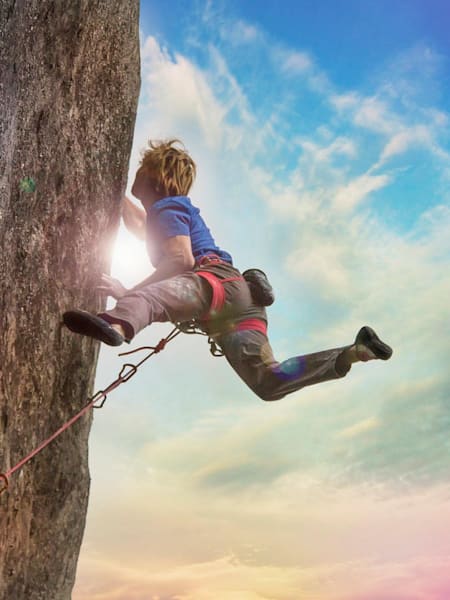 Chris Sharma ascends El Bon Combat 