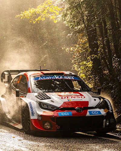 Elfyn Evans et son copilote Scott Martin roulent sur le parcours du Rallye du Japon, dernière manche du championnat du monde WRC 2023.