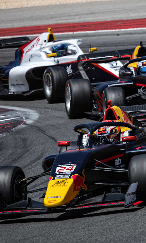 Ernesto Rivera followed by Enzo Tarnvanichkul in Portimao 2025 - Eurocup 3