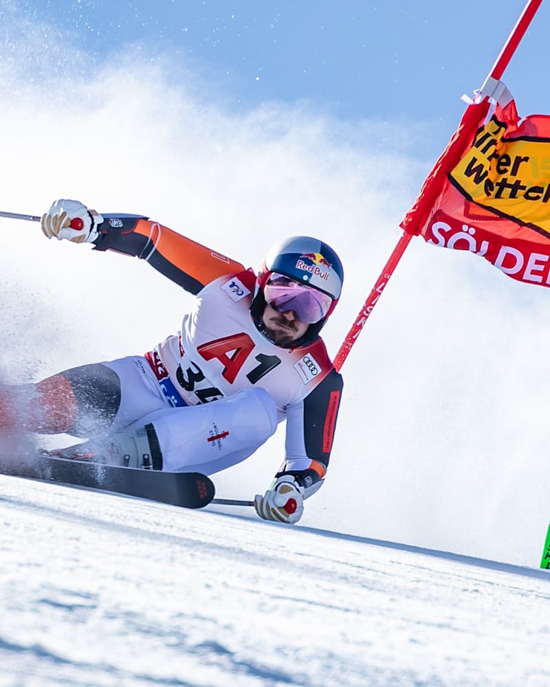 アルペンスキーワールドカップ最難関コース “シュトライフ” をウイング