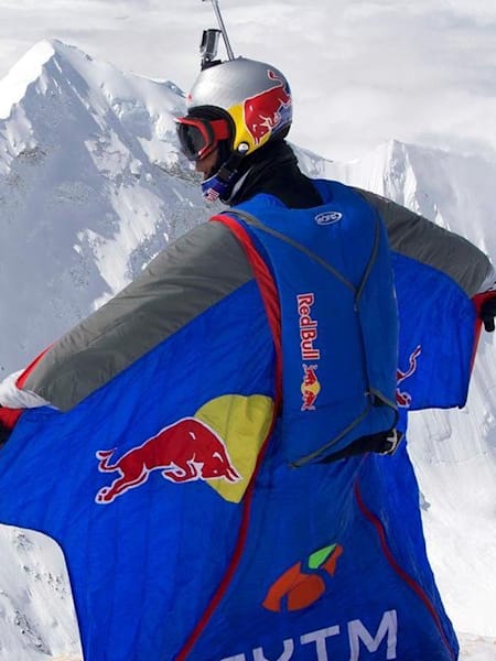 Valery Rozov au bord du vide avant son saut record au Cho Oyu.