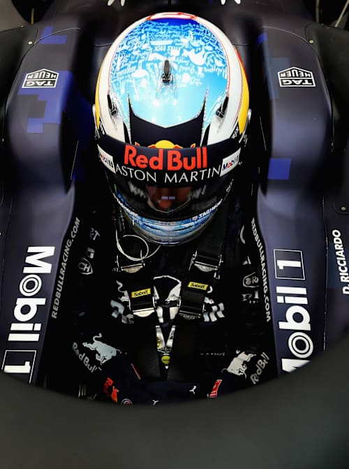 Le pilote de F1 Daniel Ricciardo dans la Formule 1 RB14 de Red Bull Racing à Silverstone.