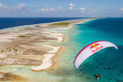 Belgian paraglider Tom de Dorlodot in French Polynesia. 