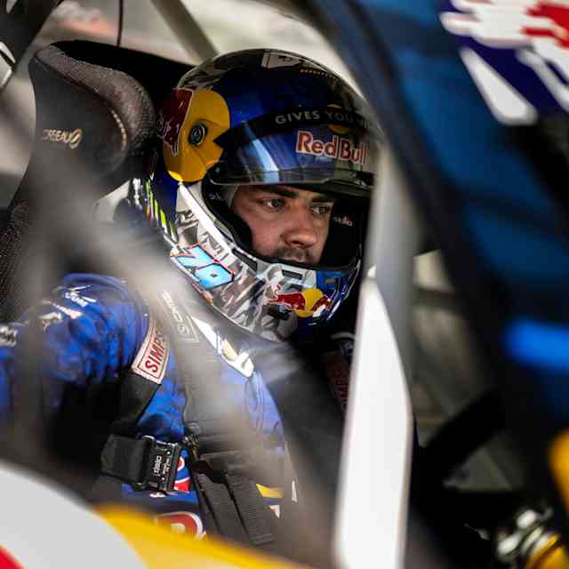 Conor Shanahan de Irlanda durante la cuarta ronda del Campeonato Europeo Drift Masters en Riga, Letonia, el 30 de julio de 2022.