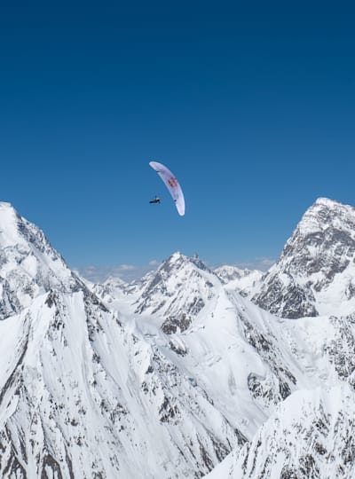 Paragliding flight to K2 by Tom & Horacio